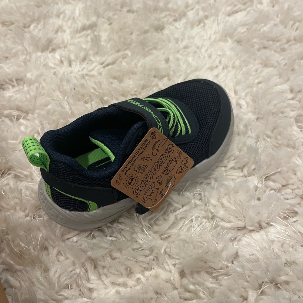 Skechers Sneakers - Size 7 Toddler - NWT - Picture 3 of 5